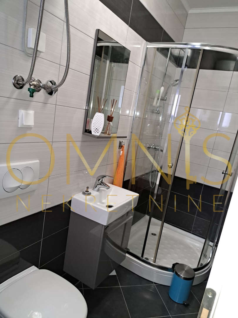 Crikvenica, stanovanje 100 m2, 2 sobe + dnevna soba, 3 parkirna mesta, prodaja!