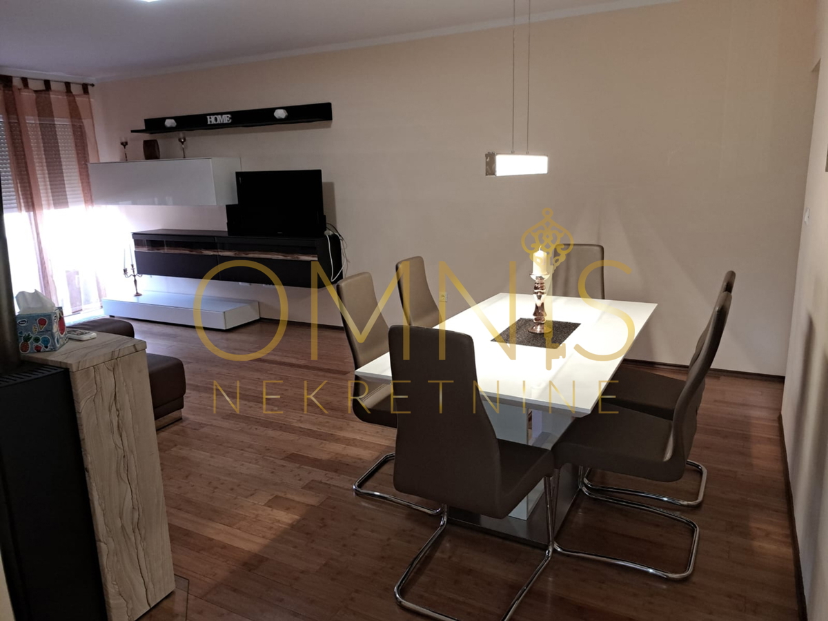 Crikvenica, stanovanje 100 m2, 2 sobe + dnevna soba, 3 parkirna mesta, prodaja!