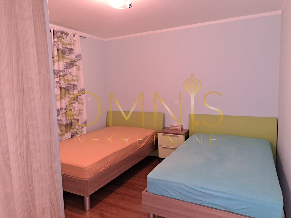 Crikvenica, stanovanje 100 m2, 2 sobe + dnevna soba, 3 parkirna mesta, prodaja!