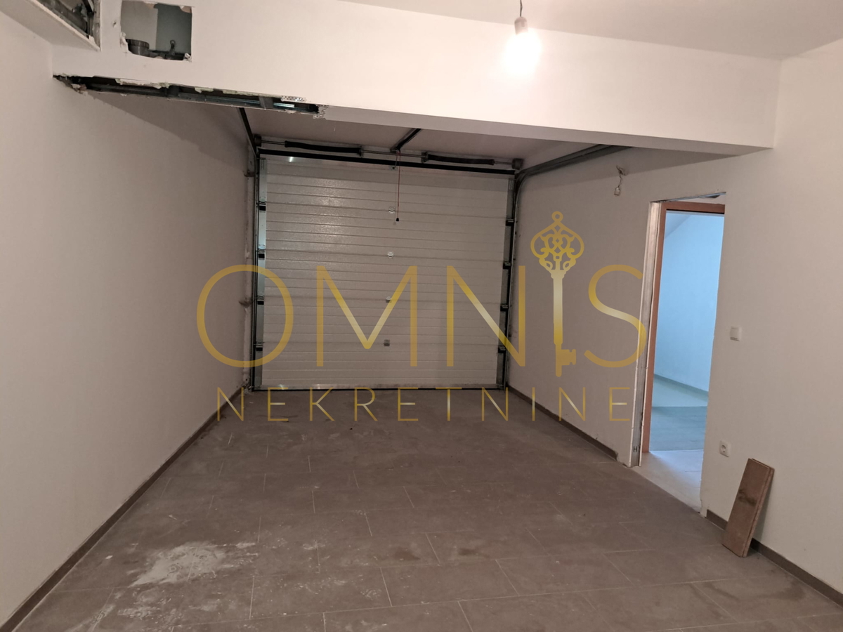 Crikvenica, stanovanje 100 m2, 2 sobe + dnevna soba, 3 parkirna mesta, prodaja!