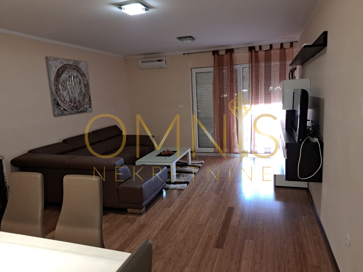 Crikvenica, stanovanje 100 m2, 2 sobe + dnevna soba, 3 parkirna mesta, prodaja!