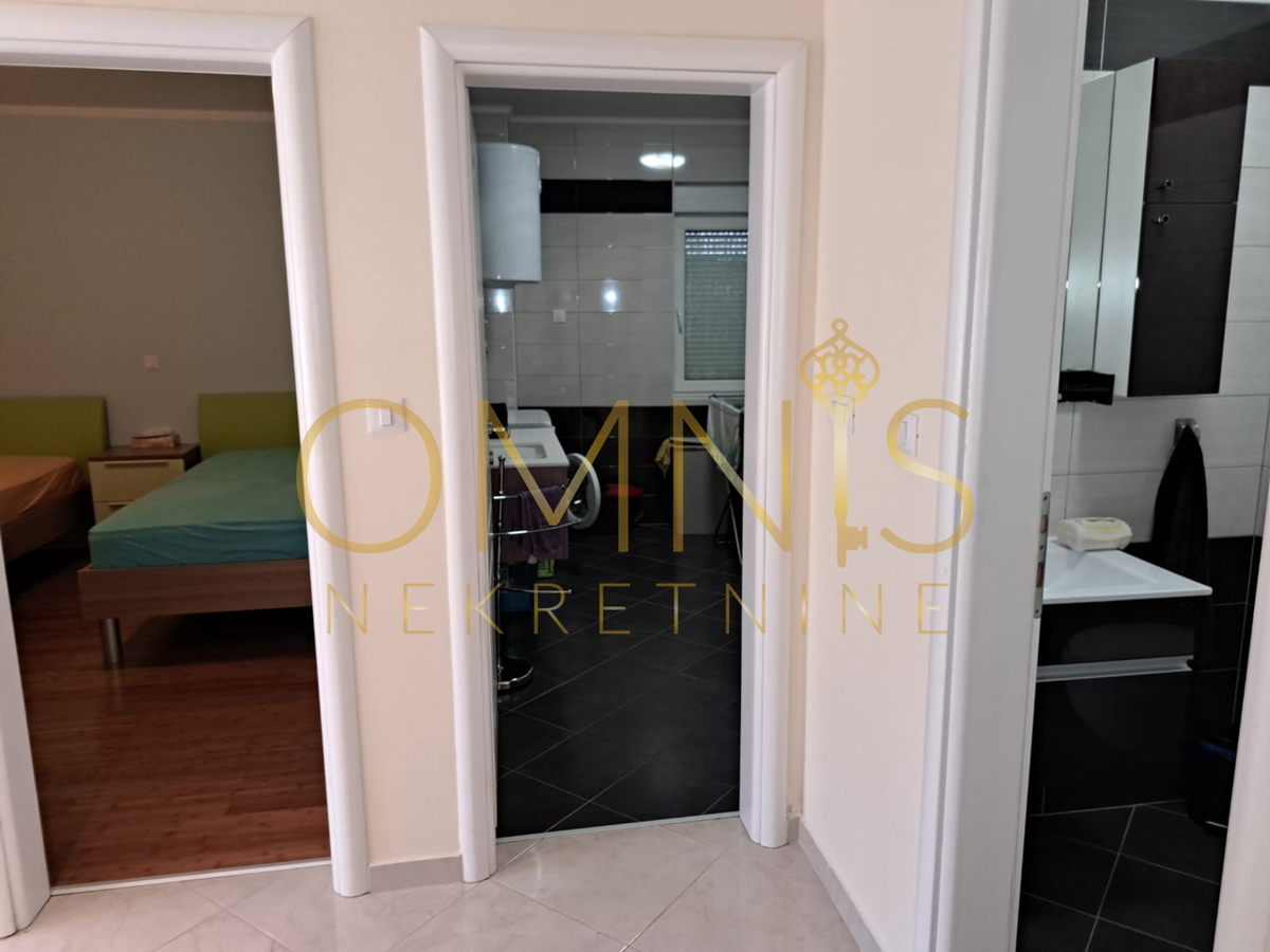 Crikvenica, stanovanje 100 m2, 2 sobe + dnevna soba, 3 parkirna mesta, prodaja!