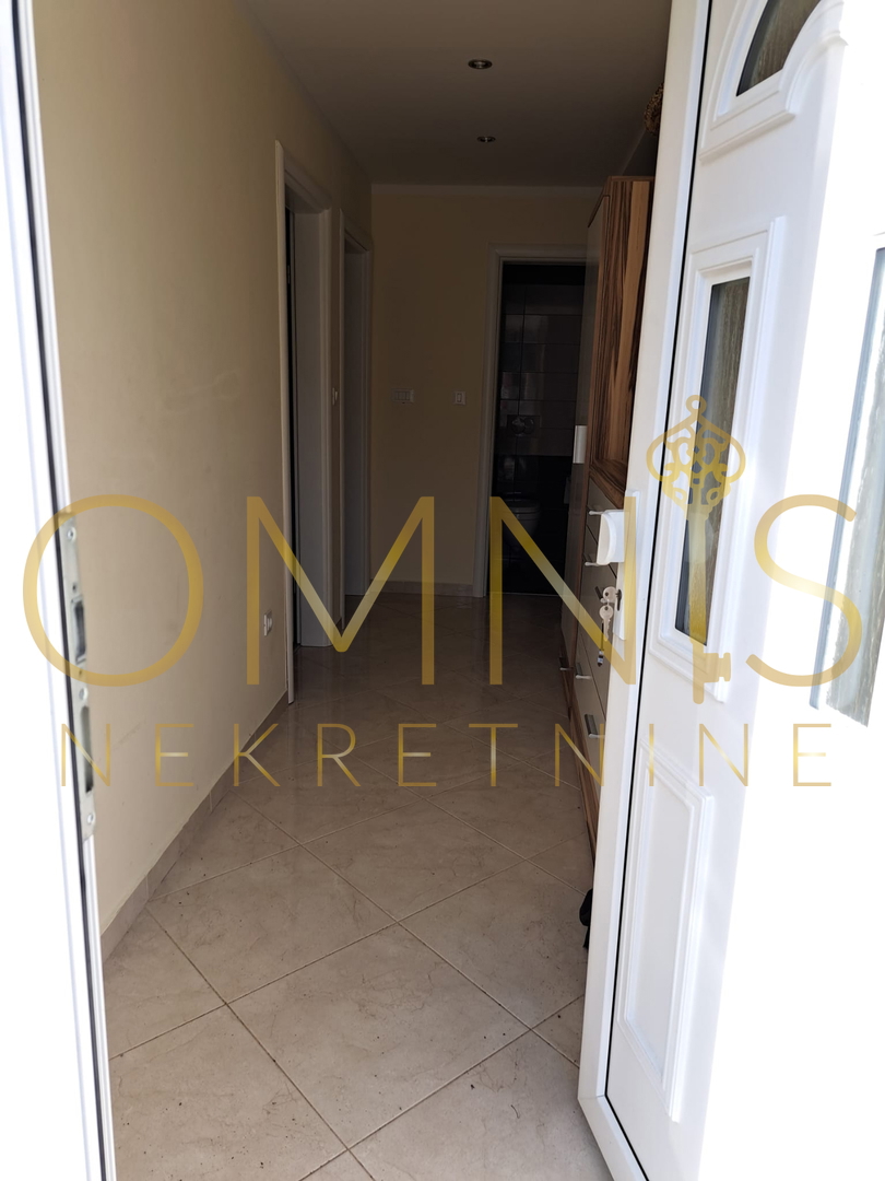 Crikvenica, stanovanje 100 m2, 2 sobe + dnevna soba, 3 parkirna mesta, prodaja!