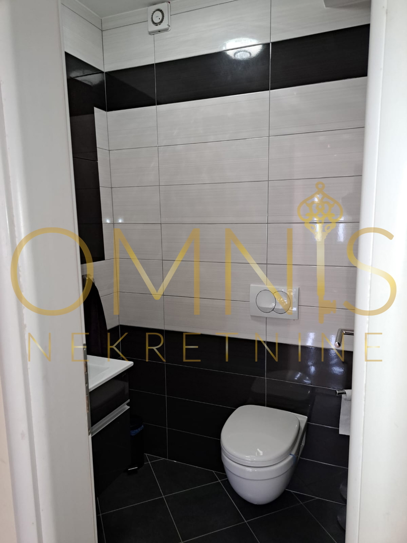 Crikvenica, stanovanje 100 m2, 2 sobe + dnevna soba, 3 parkirna mesta, prodaja!
