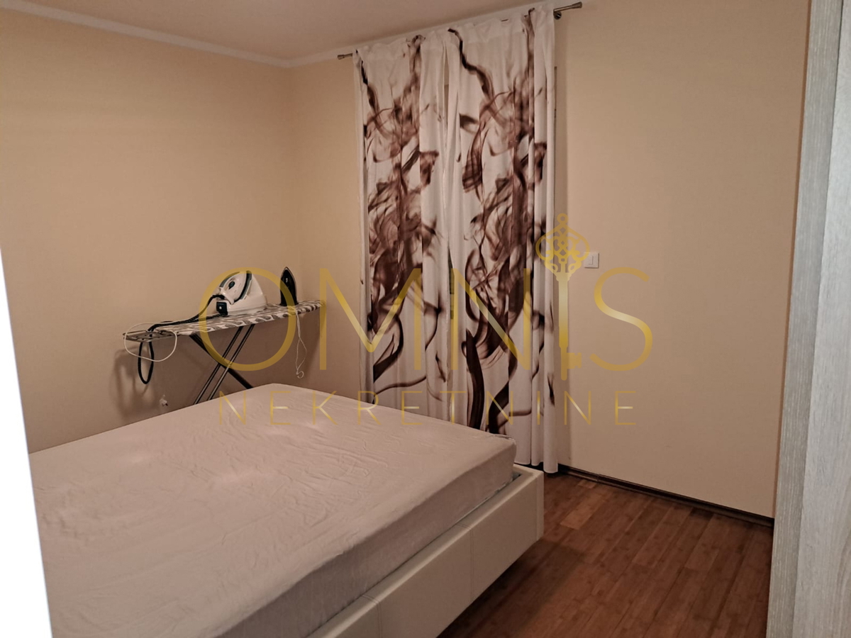 Crikvenica, stanovanje 100 m2, 2 sobe + dnevna soba, 3 parkirna mesta, prodaja!