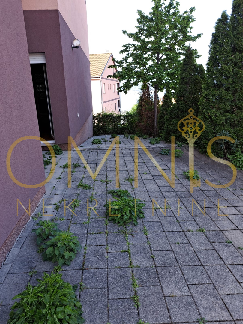 Crikvenica, stanovanje 100 m2, 2 sobe + dnevna soba, 3 parkirna mesta, prodaja!