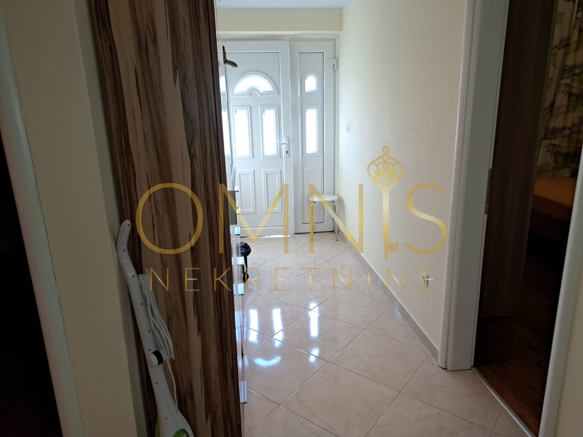 Crikvenica, stanovanje 100 m2, 2 sobe + dnevna soba, 3 parkirna mesta, prodaja!