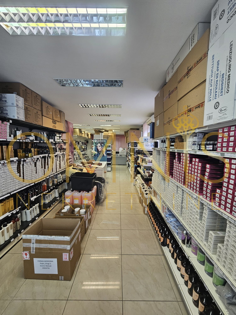 Škurinje – Poslovni prostor z dvema parkirnima mestoma, 83 m²