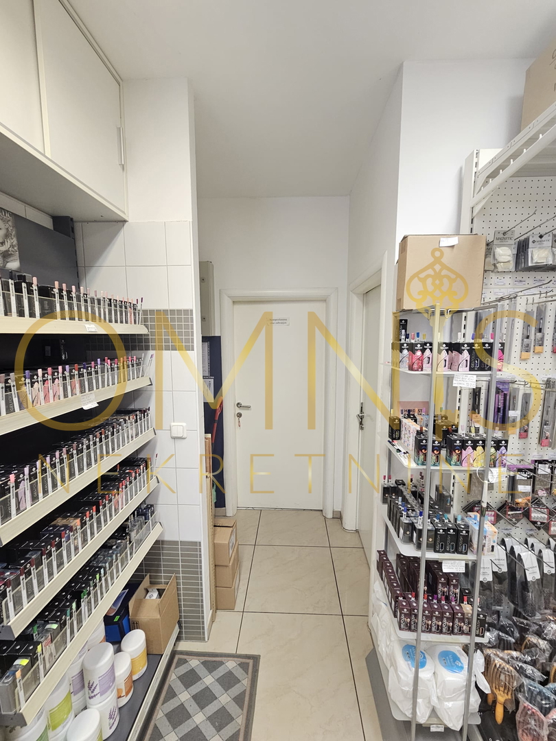Škurinje – Poslovni prostor z dvema parkirnima mestoma, 83 m²