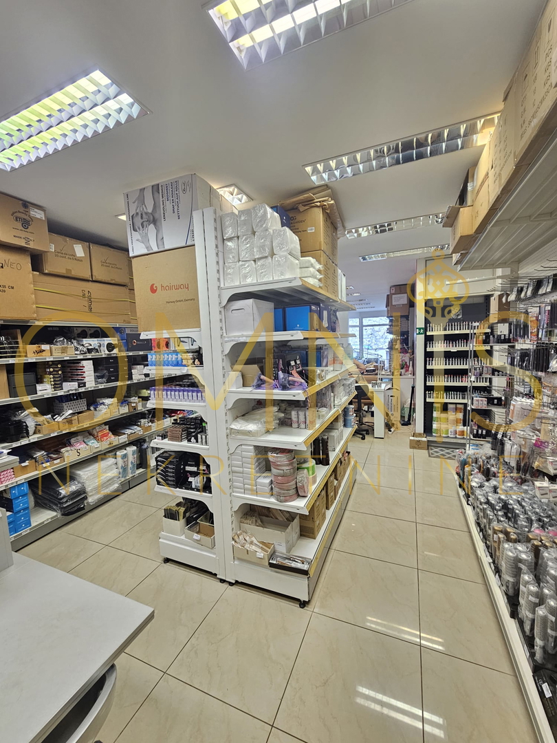 Škurinje – Poslovni prostor z dvema parkirnima mestoma, 83 m²