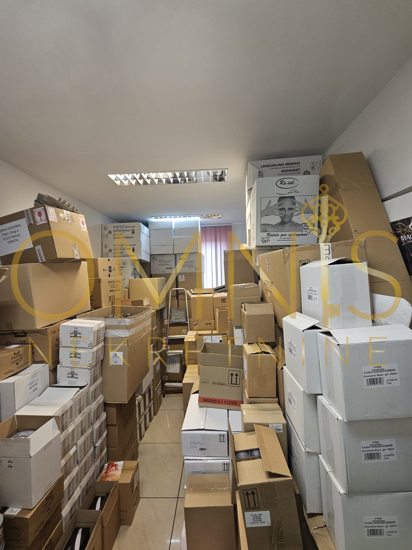 Škurinje – Poslovni prostor z dvema parkirnima mestoma, 83 m²