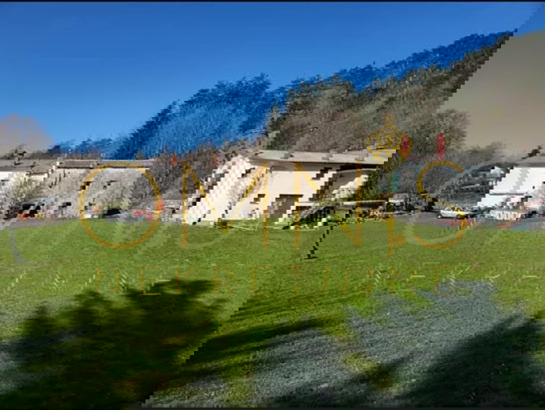 Klana, 1780 m2, starina za prenovo (100 m2) Prodaja!