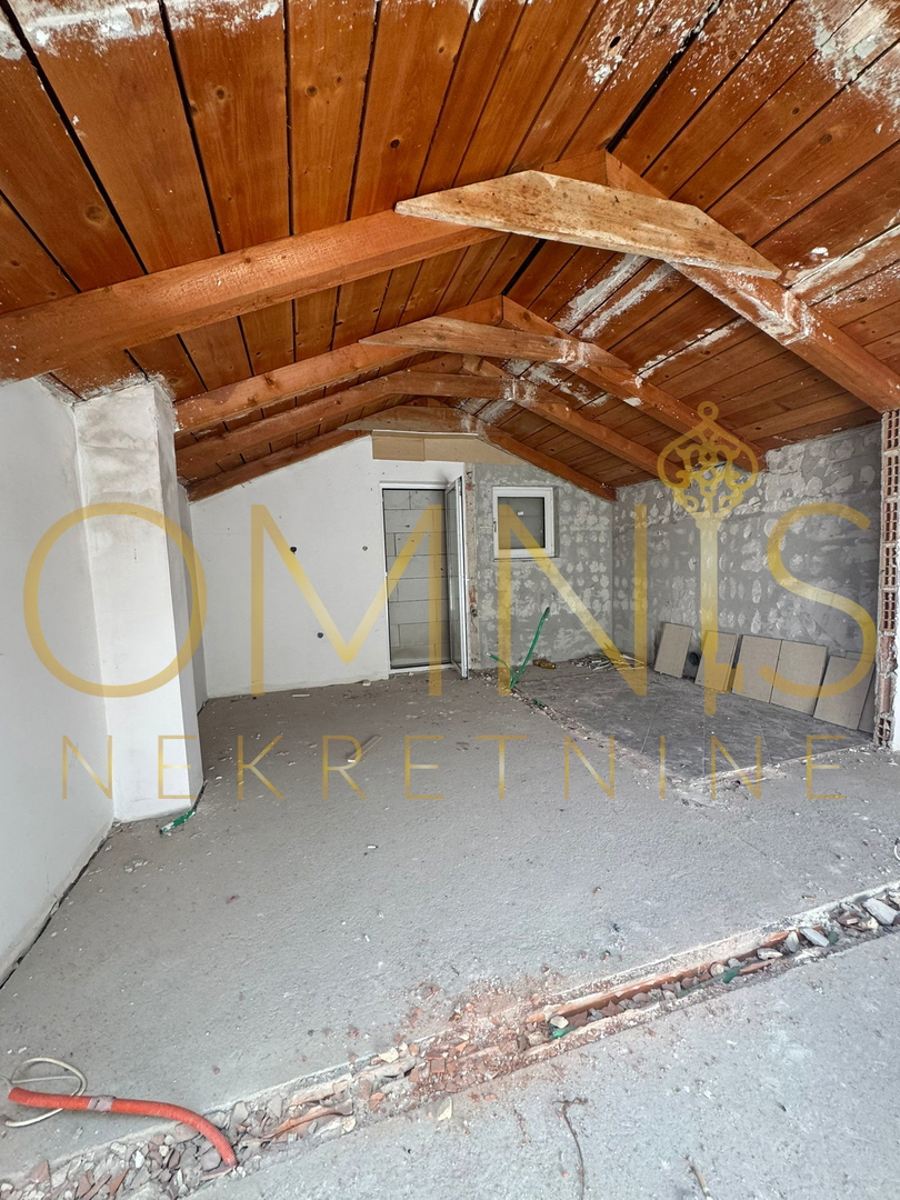 Dvoetažno stanovanje – 102 m², v surovi gradnji, odličen potencial