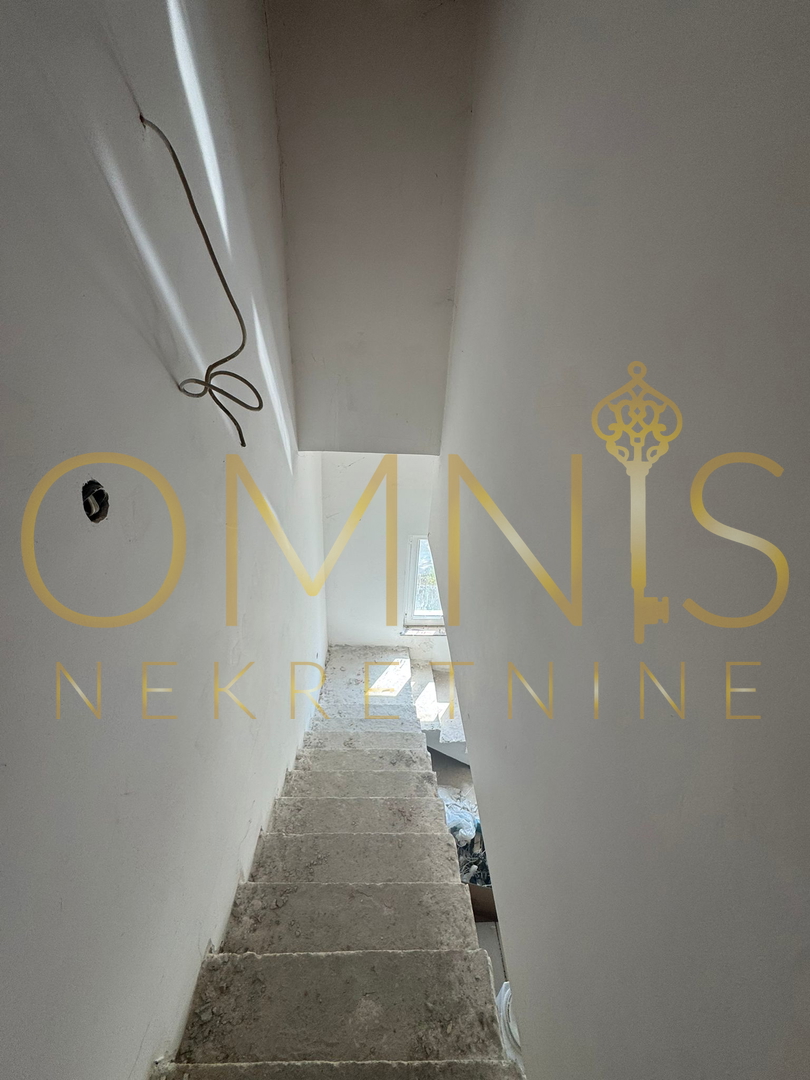 Dvoetažno stanovanje – 102 m², v surovi gradnji, odličen potencial