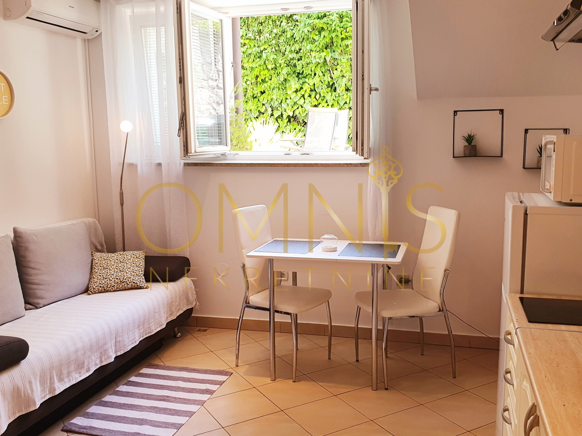 Opatija – stanovanje 22,5 m² s teraso in ločenim vhodom