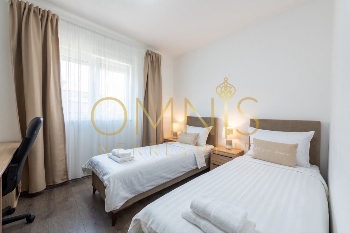 MATULJI – MODERNO STANOVANJE 95 m² Z RAZGLEDOM NA KVARNER, 2 PARKIRNI PROSTOR IN LASTNO DVORIŠČE