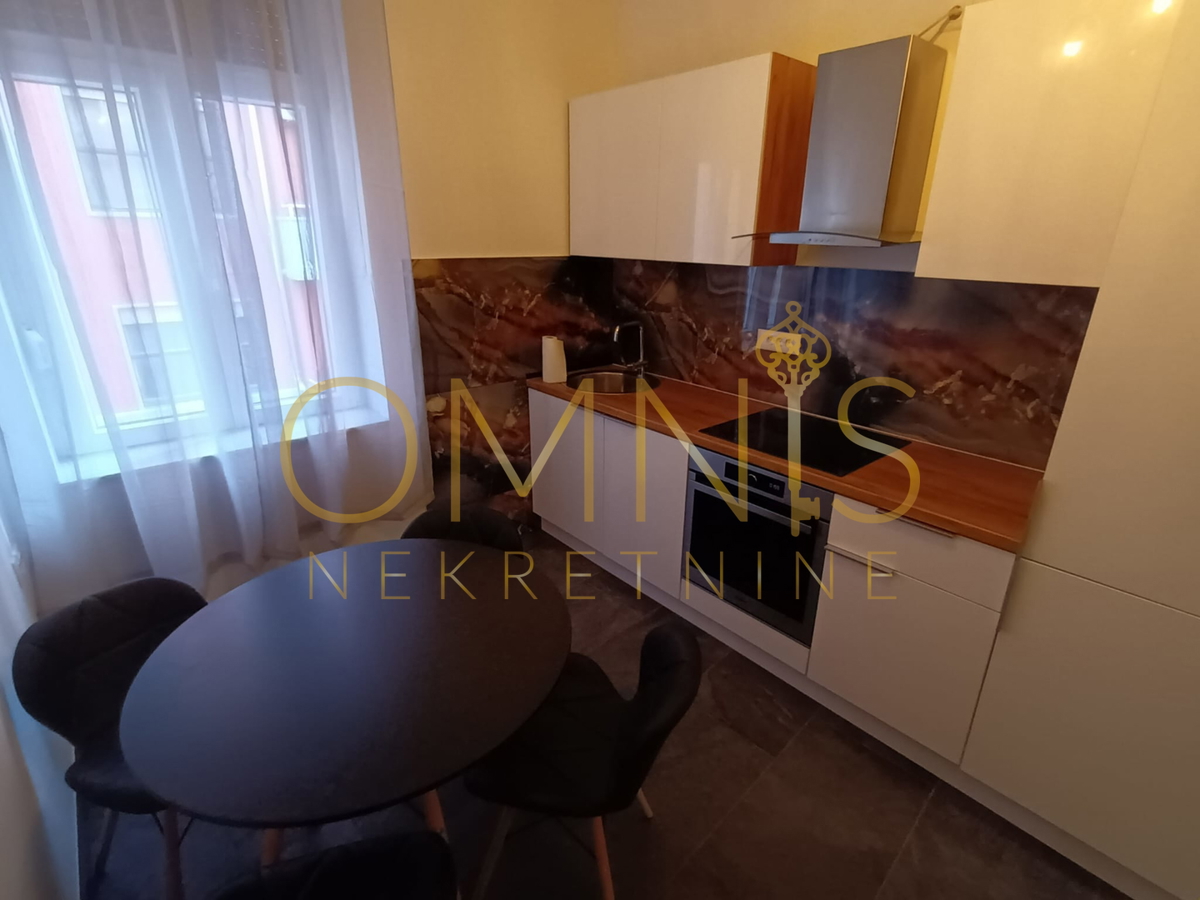 RIJEKA – CENTER, adaptirano stanovanje 4S+DB z velikim balkonom, 98 m²