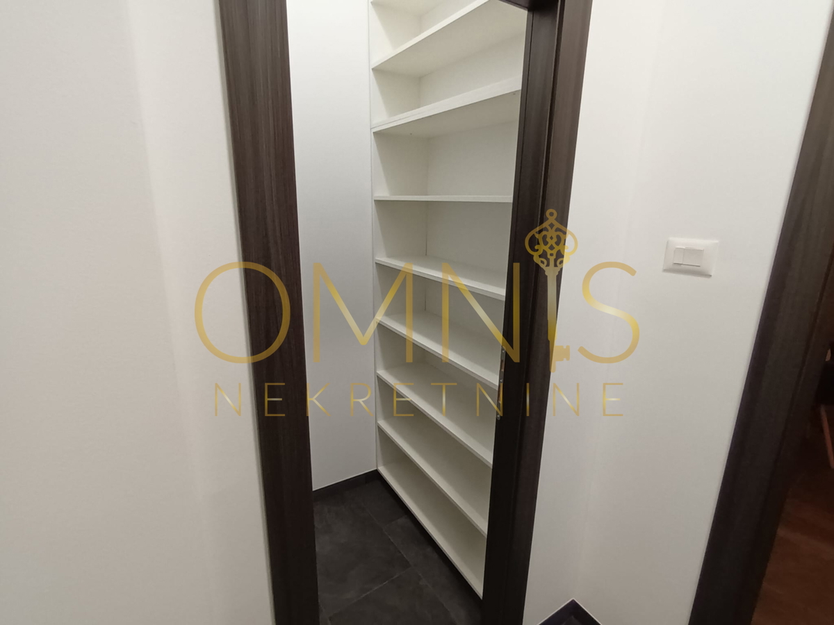 RIJEKA – CENTER, adaptirano stanovanje 4S+DB z velikim balkonom, 98 m²