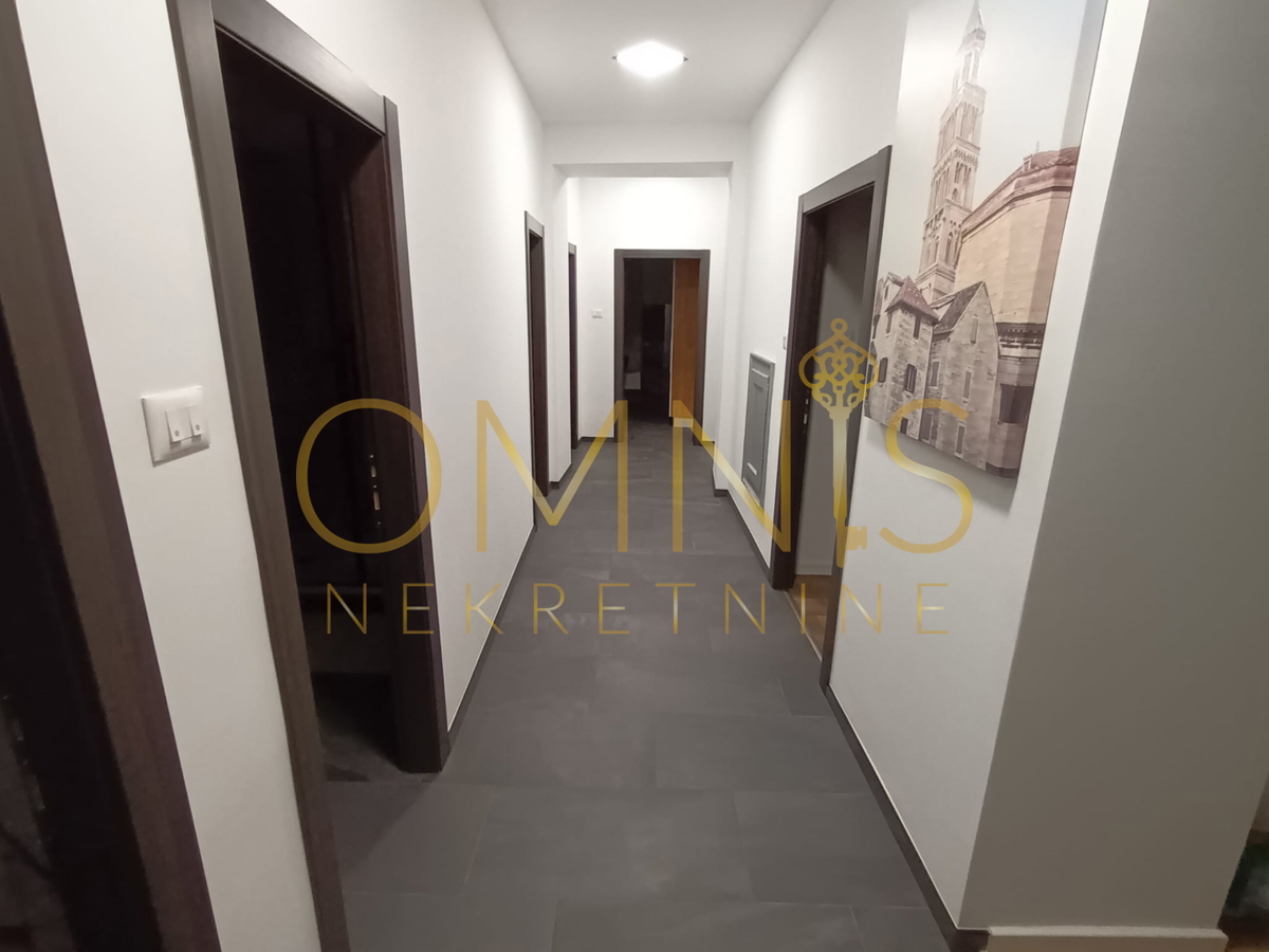 RIJEKA – CENTER, adaptirano stanovanje 4S+DB z velikim balkonom, 98 m²