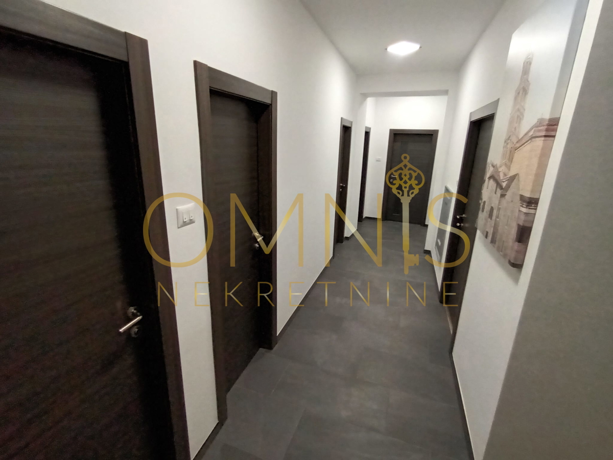 RIJEKA – CENTER, adaptirano stanovanje 4S+DB z velikim balkonom, 98 m²