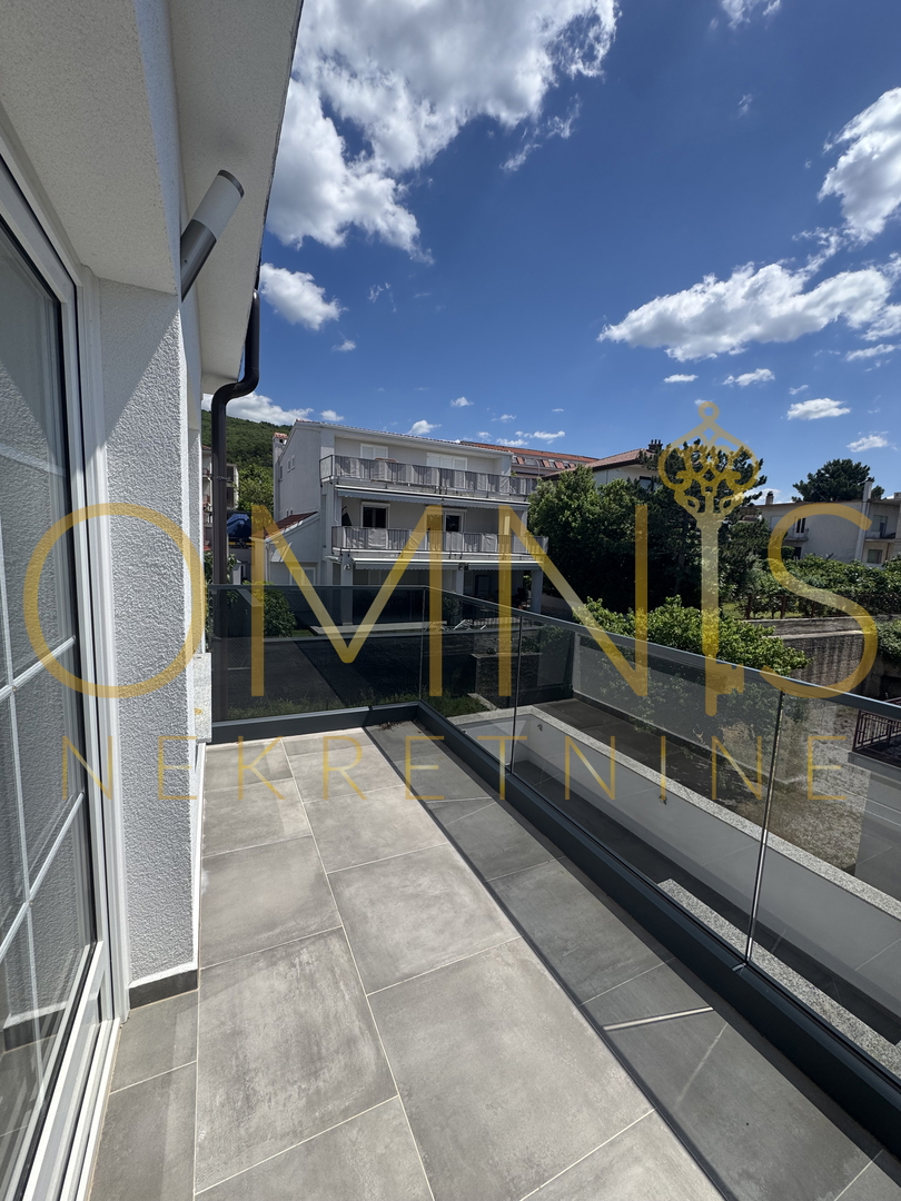 Stanovanje z dvema terasama in pogledom na morje – Crikvenica