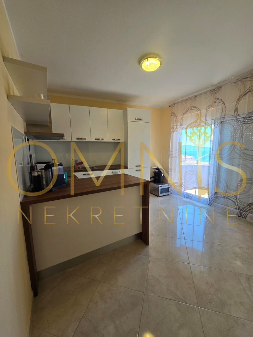 Crikvenica, 2S+DB, 100 m2, 3 parkirna mesta, prodaja!