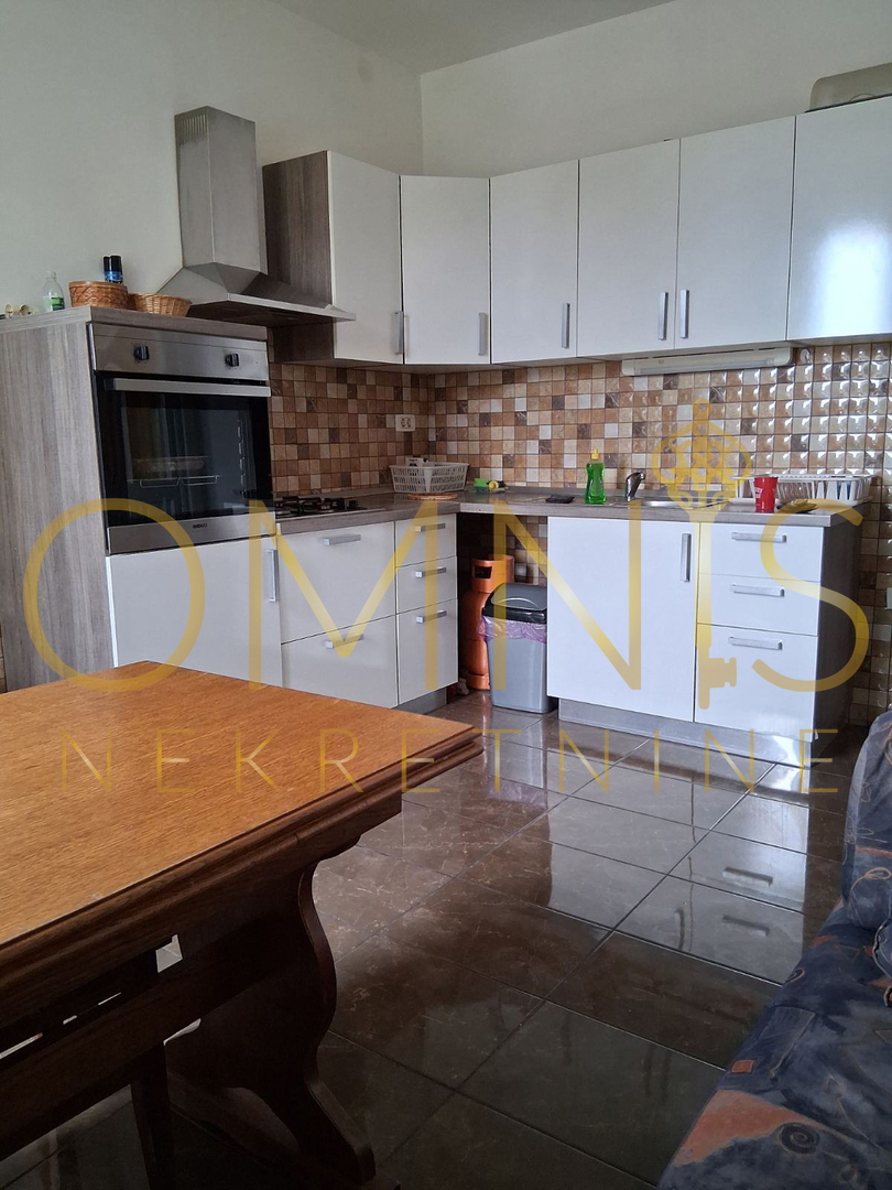 Rijeka, Školjić – trisobno stanovanje 67 m², 1. nadstropje, odlična lega