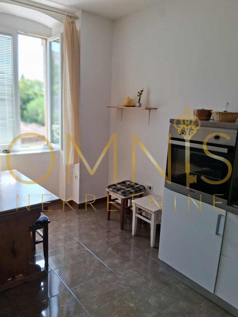 Rijeka, Školjić – trisobno stanovanje 67 m², 1. nadstropje, odlična lega