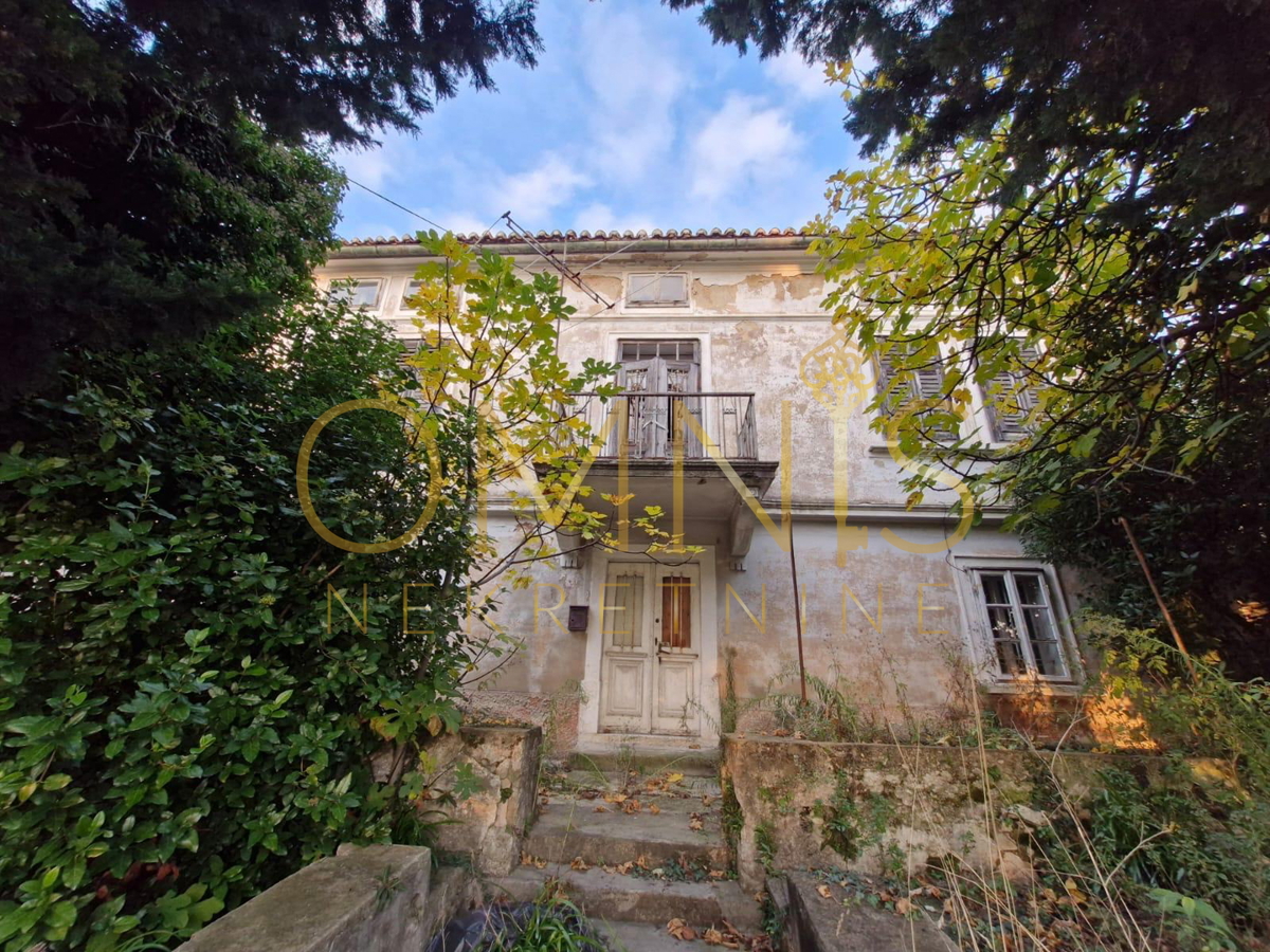 Kraljevica – samostojna vrstna hiša, 180 m² + dvorišče 315 m² – HIŠA ZA POPOLNO ADAPTACIJO