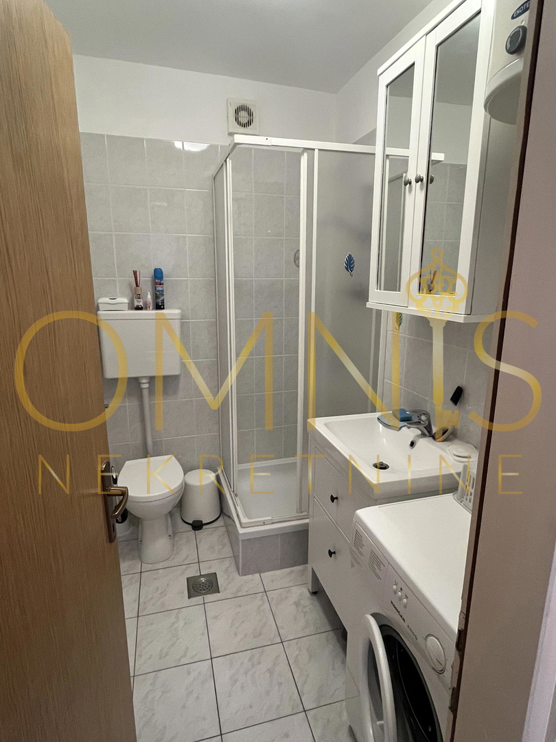 Prodaja se čarobno stanovanje z razgledom na morje v Dramlju (Crikvenica) – idealna naložba ali prvi dom ob morju!