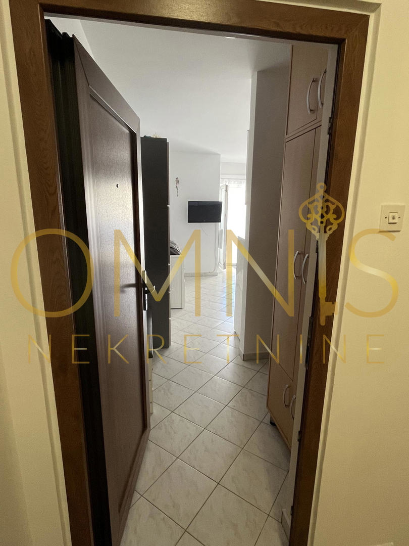 Prodaja se čarobno stanovanje z razgledom na morje v Dramlju (Crikvenica) – idealna naložba ali prvi dom ob morju!