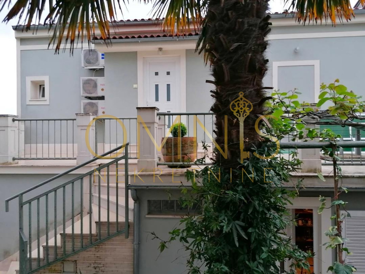 Dvojna hiša za prodajo – Crikvenica, 145 m²