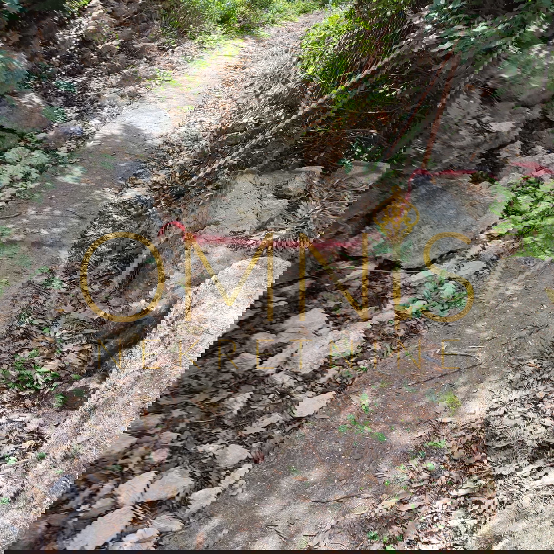 Prodaja se hiša v roh-bau stanju v Jadranovu, 98 m², z zemljiščem – blizu morja