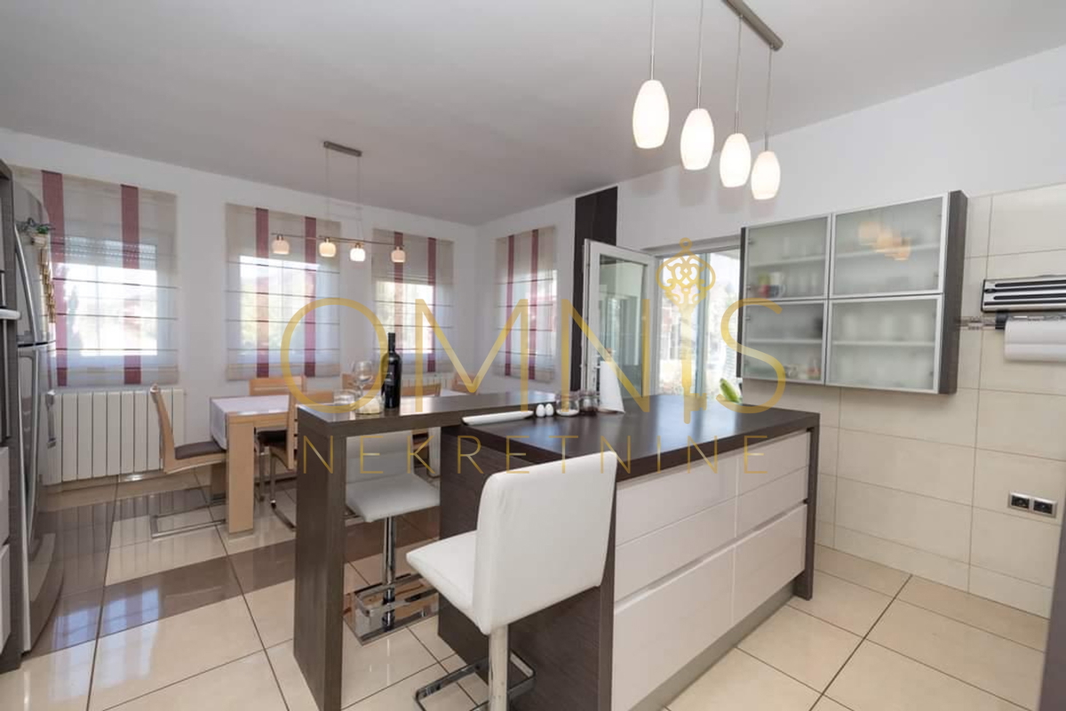 Čudovita počitniška hiša v Ravni Gori, 345 m² + zemljišče 1300 m²