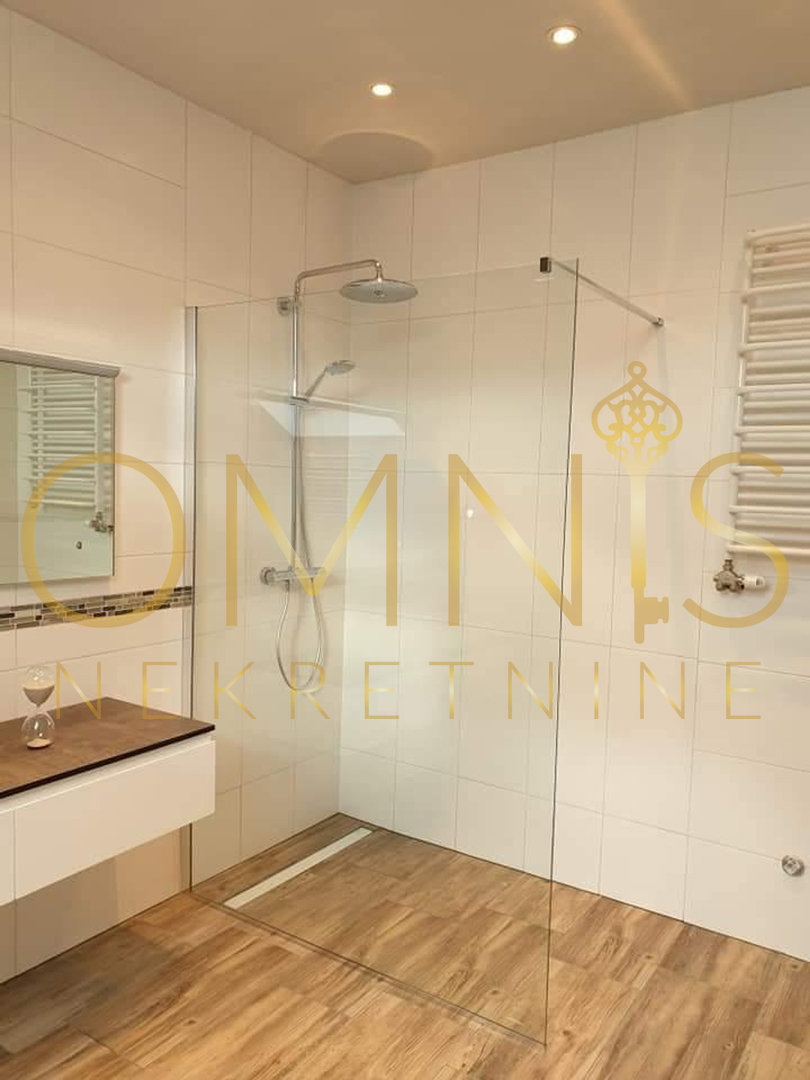 Čudovita počitniška hiša v Ravni Gori, 345 m² + zemljišče 1300 m²