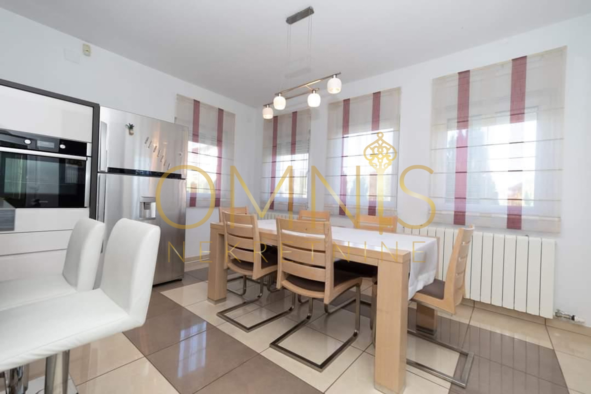 Čudovita počitniška hiša v Ravni Gori, 345 m² + zemljišče 1300 m²