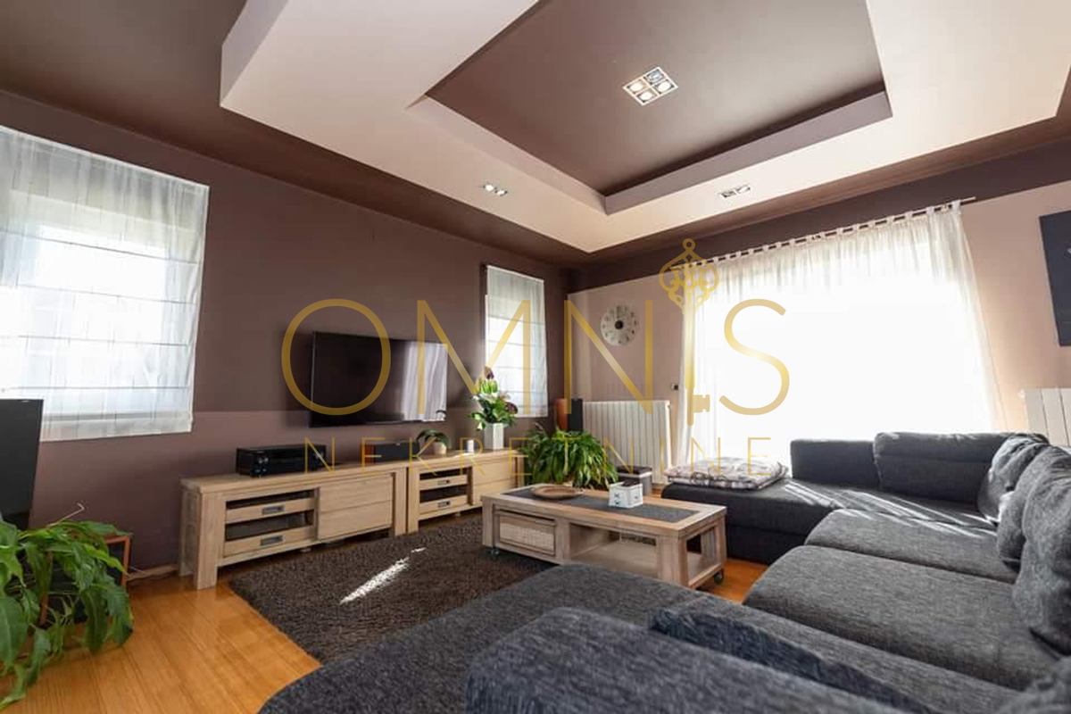 Čudovita počitniška hiša v Ravni Gori, 345 m² + zemljišče 1300 m²