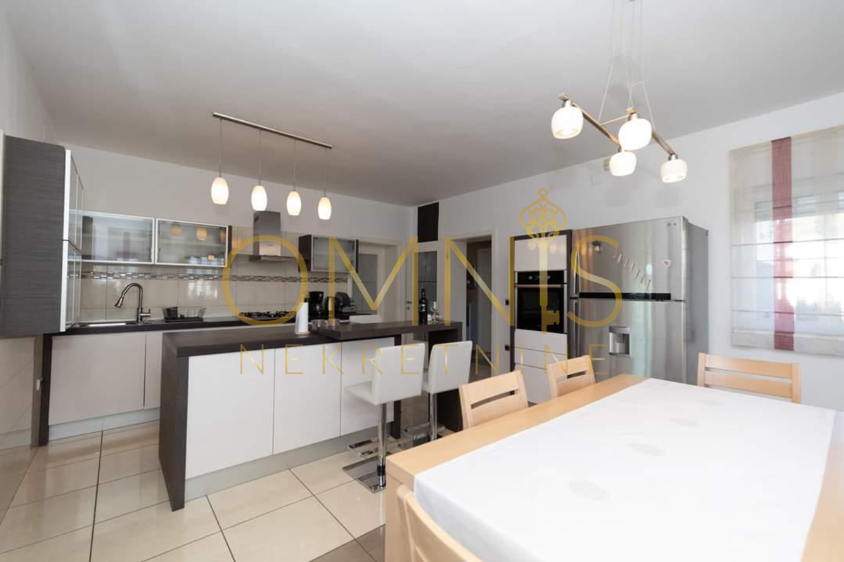 Čudovita počitniška hiša v Ravni Gori, 345 m² + zemljišče 1300 m²