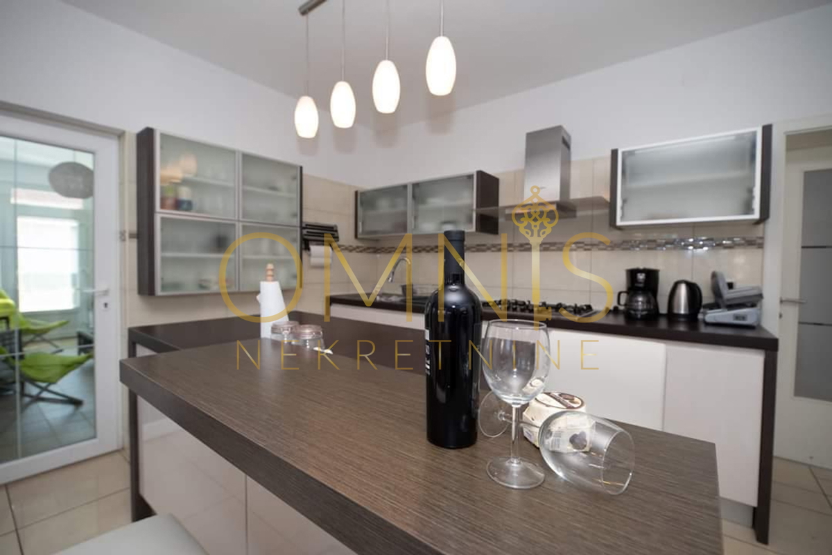 Čudovita počitniška hiša v Ravni Gori, 345 m² + zemljišče 1300 m²
