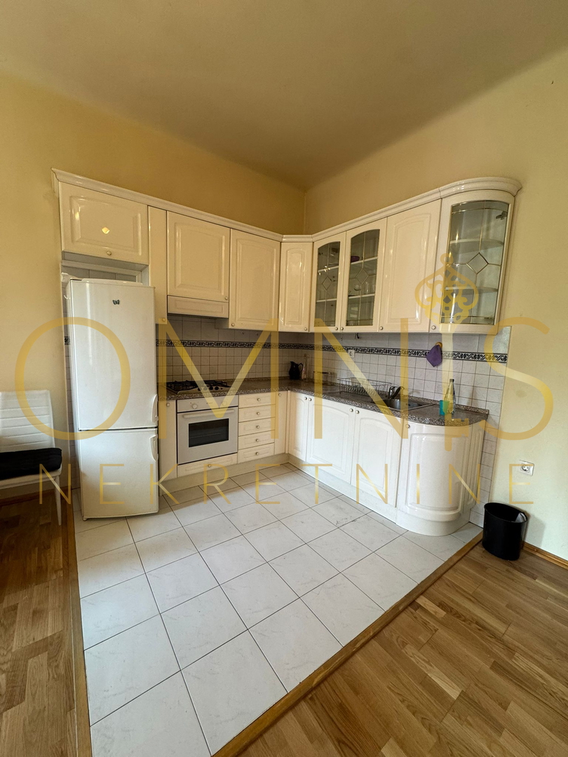 Stan v središču Reke, balkon, 72 m²