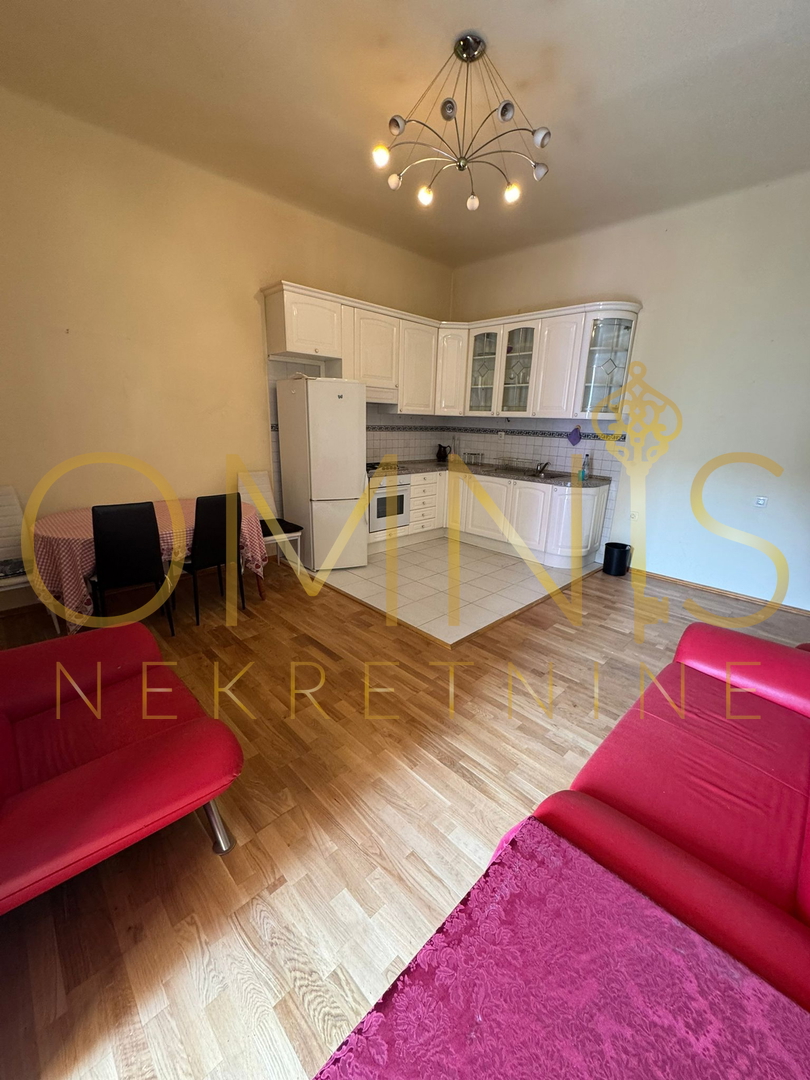 Stan v središču Reke, balkon, 72 m²