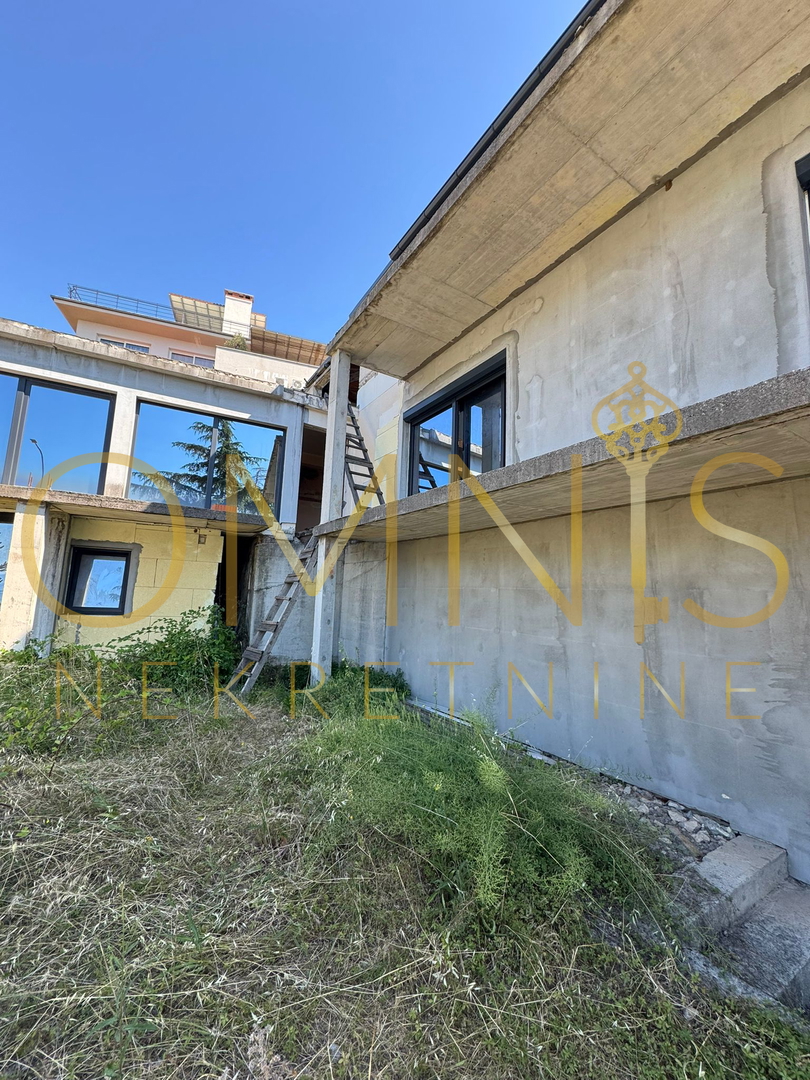 Opatija center – samostojna hiša 380 m², 3 stanovanja, bazen, panoramski pogled na morje