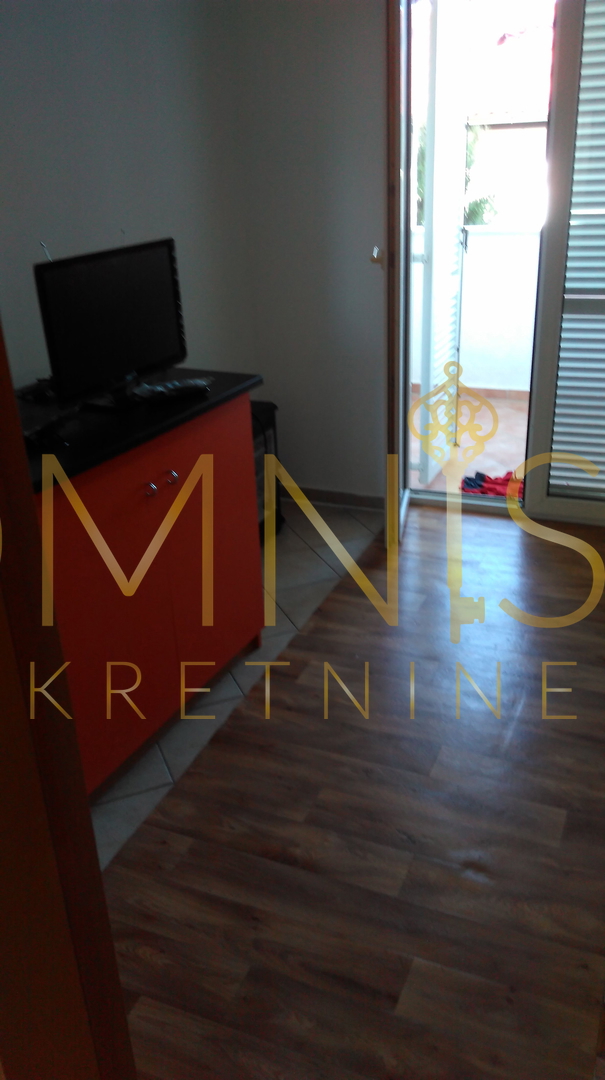 Krk, Punat - 1. nadstropje, balkon, parkirno mesto!