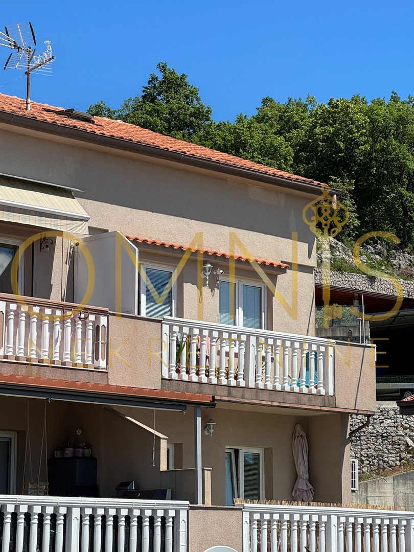 Matulji, Jušići – Dvoetažno stanovanje 103 m² z dvema balkonoma in pogledom na morje