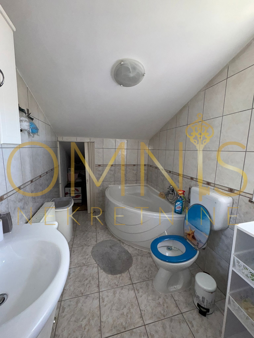 Matulji, Jušići – Dvoetažno stanovanje 103 m² z dvema balkonoma in pogledom na morje
