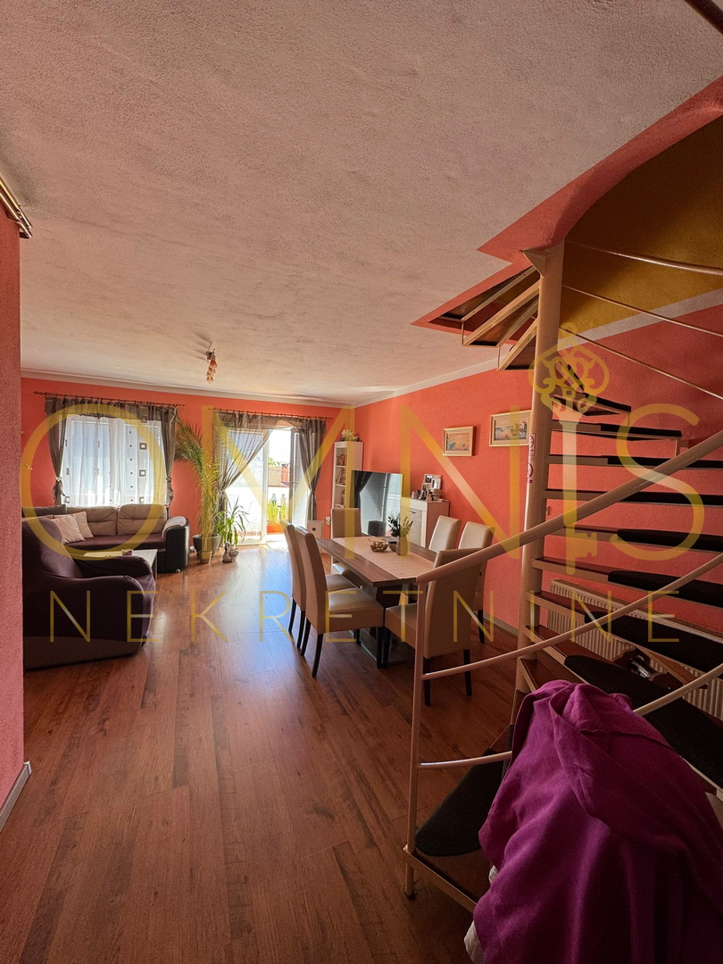 Matulji, Jušići – Dvoetažno stanovanje 103 m² z dvema balkonoma in pogledom na morje