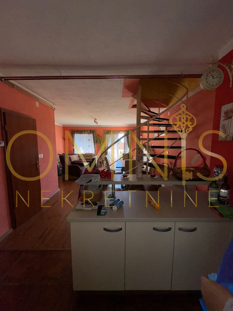 Matulji, Jušići – Dvoetažno stanovanje 103 m² z dvema balkonoma in pogledom na morje