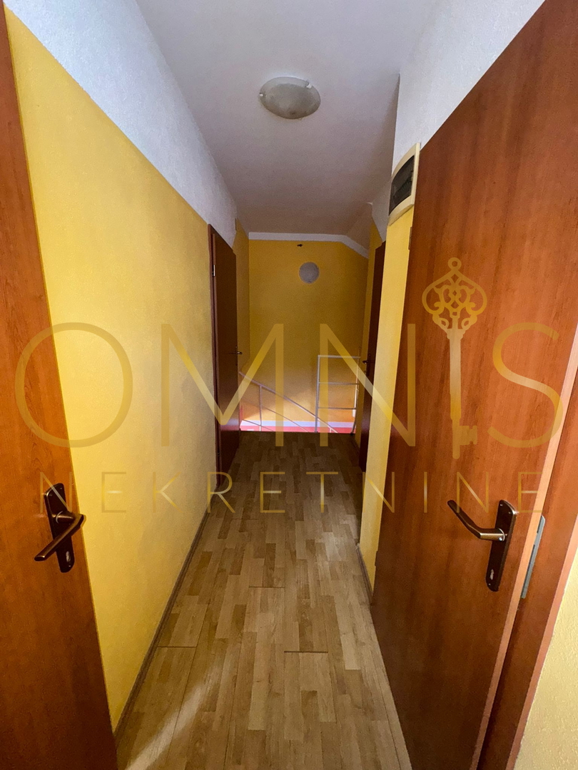 Matulji, Jušići – Dvoetažno stanovanje 103 m² z dvema balkonoma in pogledom na morje