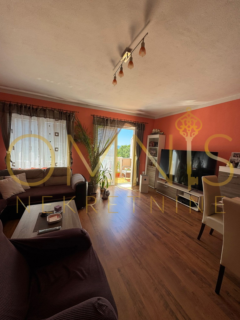Matulji, Jušići – Dvoetažno stanovanje 103 m² z dvema balkonoma in pogledom na morje