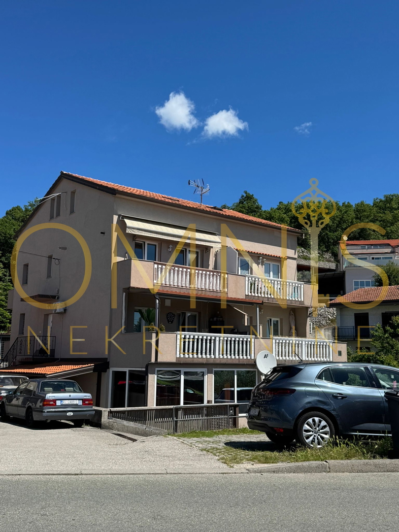 Matulji, Jušići – Dvoetažno stanovanje 103 m² z dvema balkonoma in pogledom na morje